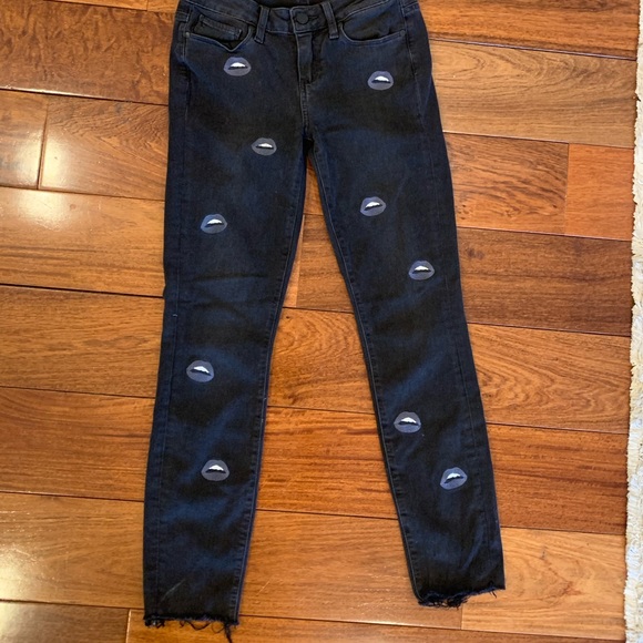 Paige Statement Jeans with embroidered lips 👄 on front - Picture 3 of 4
